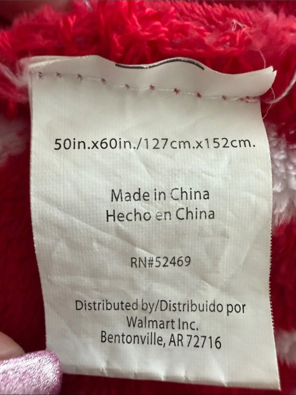 Cozy Red Snowflake Fleece Throw Blanket - Holiday Soft Comfort